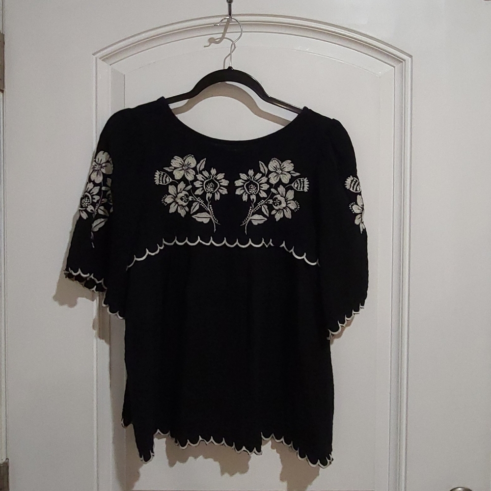 Old Navy Black Embroidered Short Sleeve Blouse
